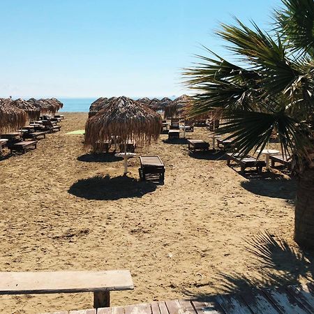 Beachfront Skyline Retreat 1Br Pool Central Larnaca Exteriör bild