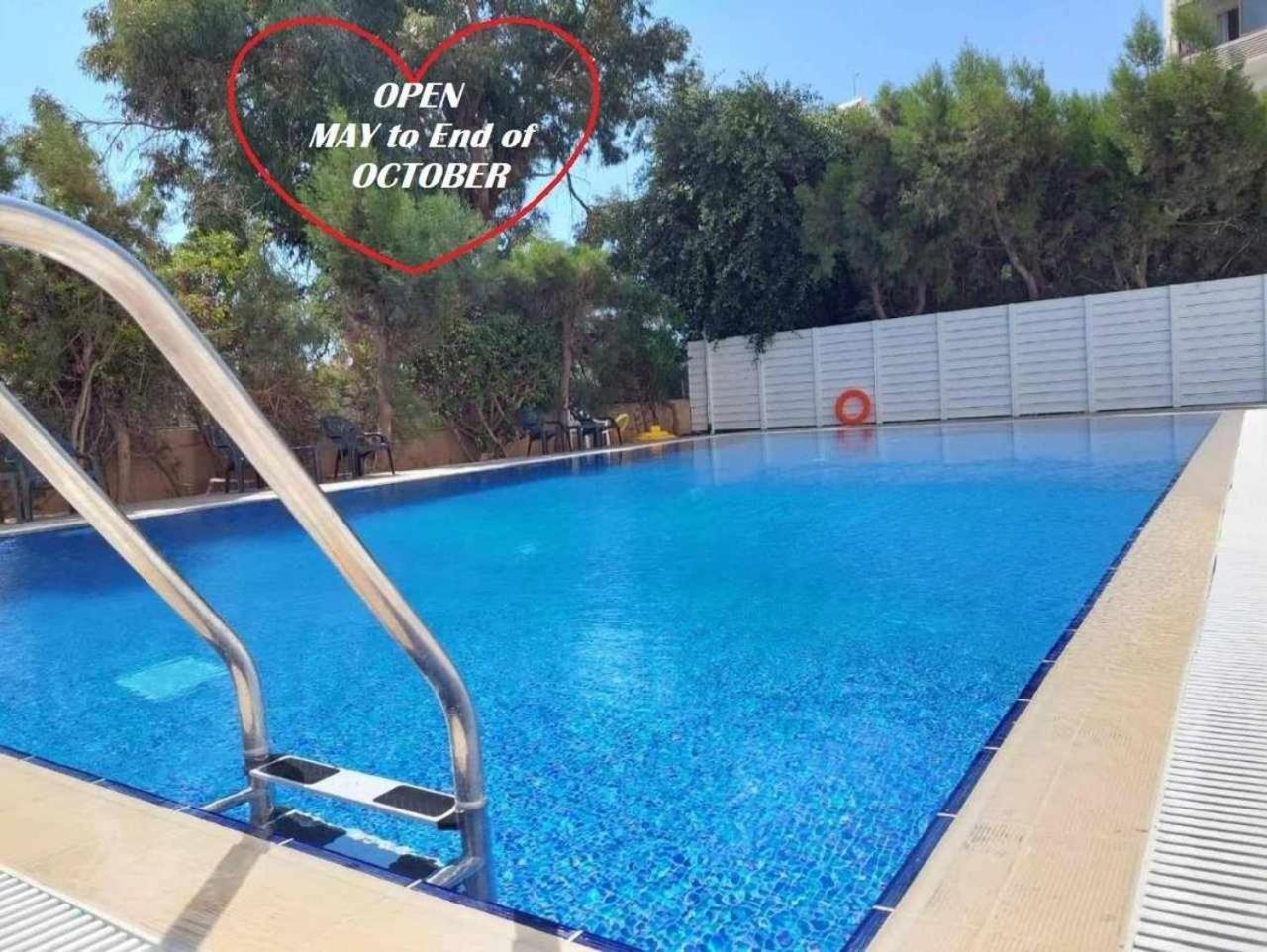 Beachfront Skyline Retreat 1Br Pool Central Larnaca Exteriör bild