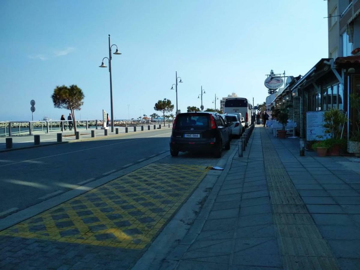 Beachfront Skyline Retreat 1Br Pool Central Larnaca Exteriör bild