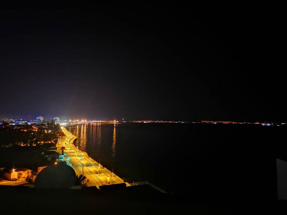 Beachfront Skyline Retreat 1Br Pool Central Larnaca Exteriör bild