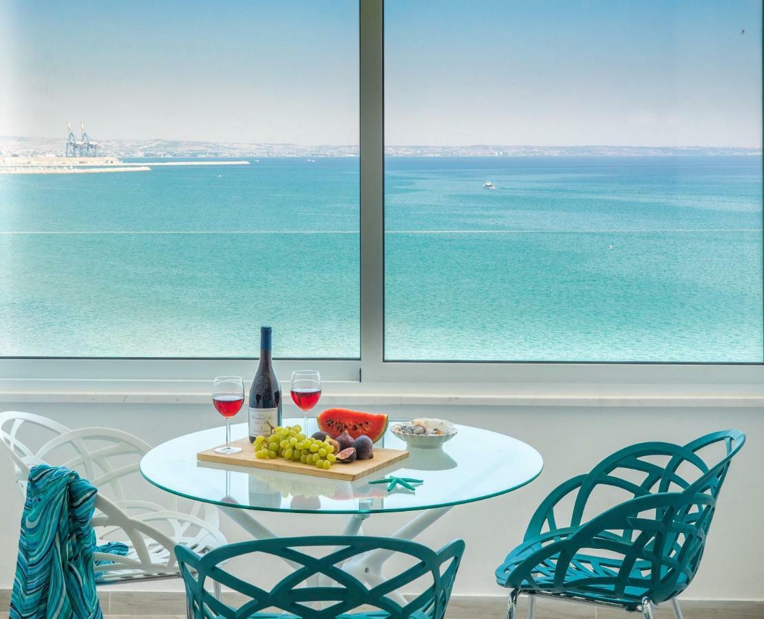 Beachfront Skyline Retreat 1Br Pool Central Larnaca Exteriör bild