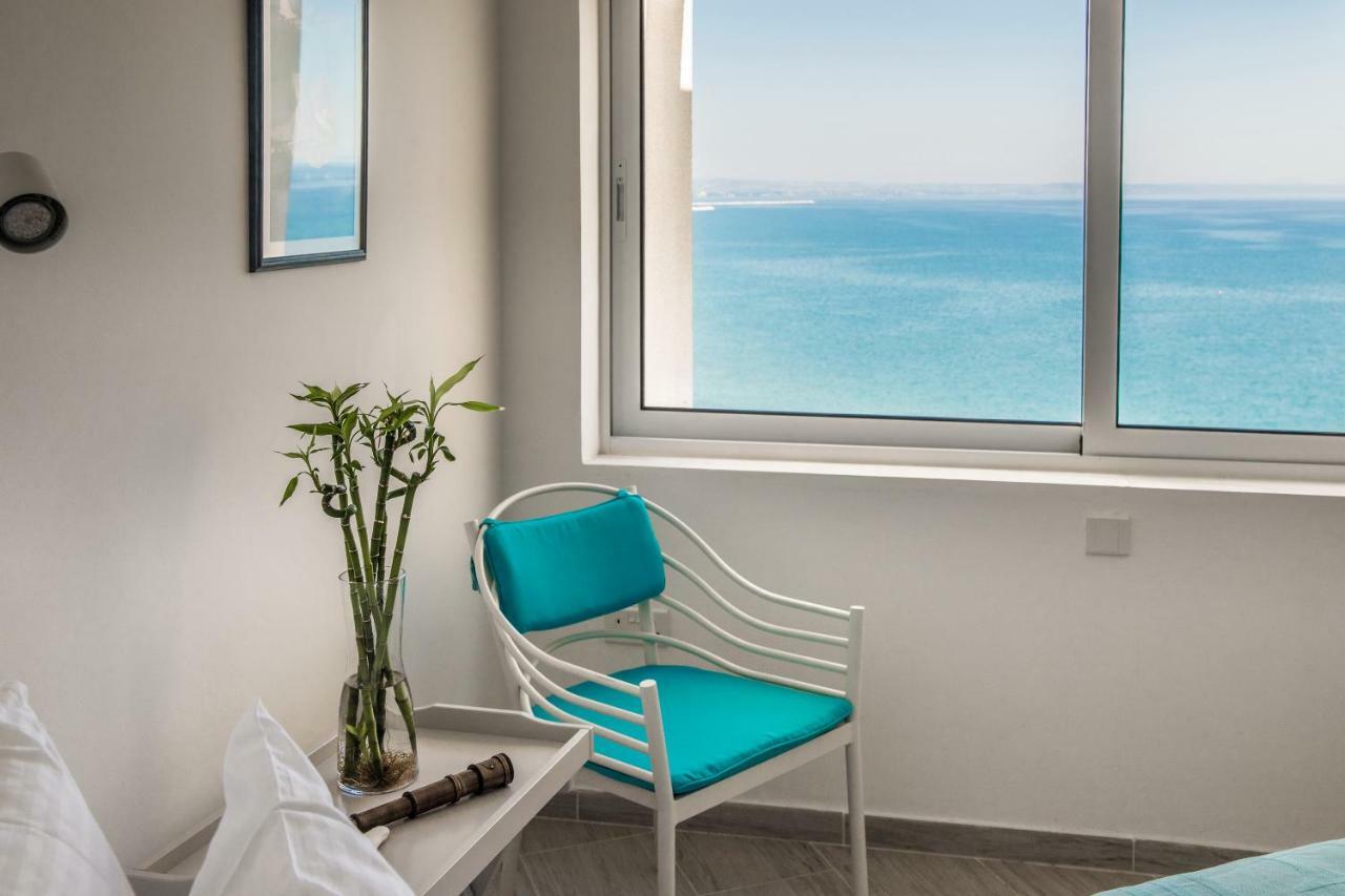 Beachfront Skyline Retreat 1Br Pool Central Larnaca Exteriör bild