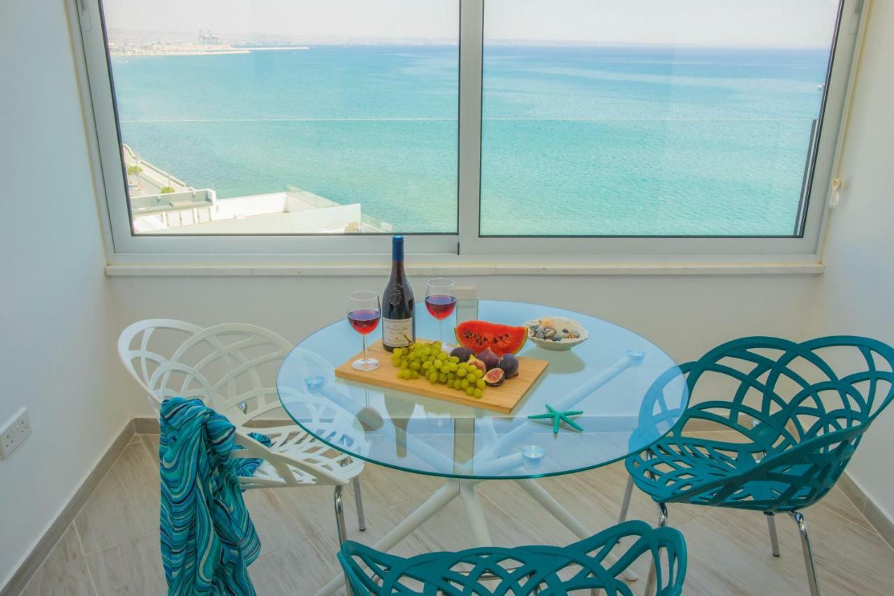Beachfront Skyline Retreat 1Br Pool Central Larnaca Exteriör bild