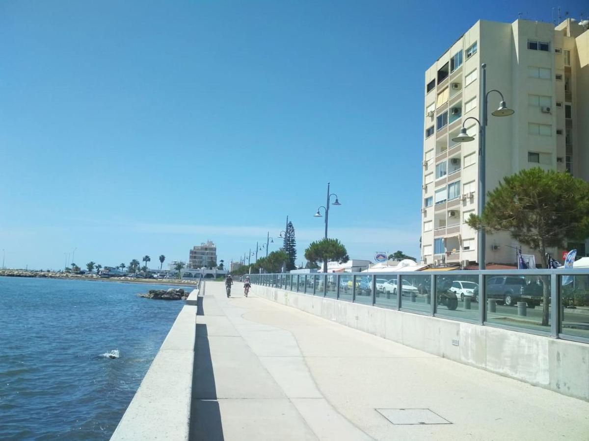 Beachfront Skyline Retreat 1Br Pool Central Larnaca Exteriör bild